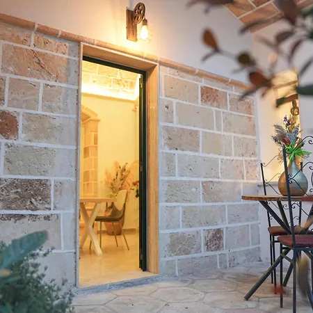 Mesciu Bruno Casa * كوبرتينو